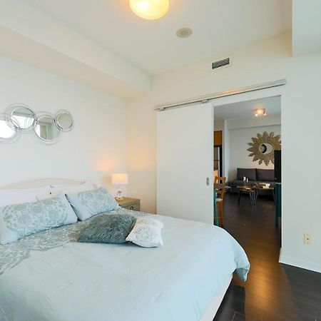 Skyline Elegance Condo Toronto Exterior photo