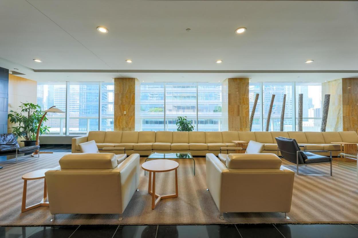 Skyline Elegance Condo Toronto Exterior photo